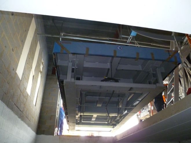 380 Construction d'un ascenseur monte-charge pour véhicule